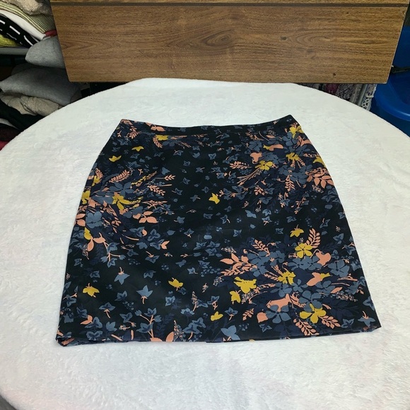 MLoft black/floral fully lined skirt size 4 NWT - Picture 7 of 7